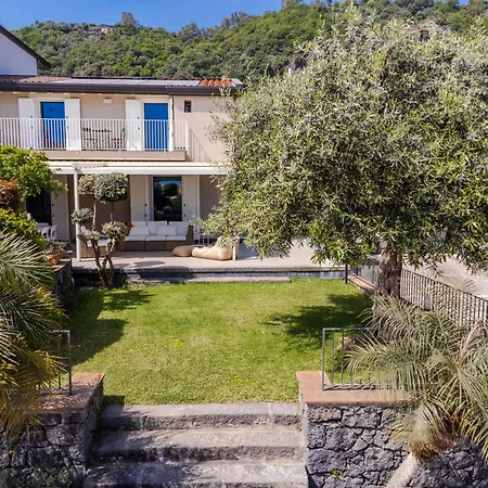 Casa Klara, House In Santa Tecla Ачиреале